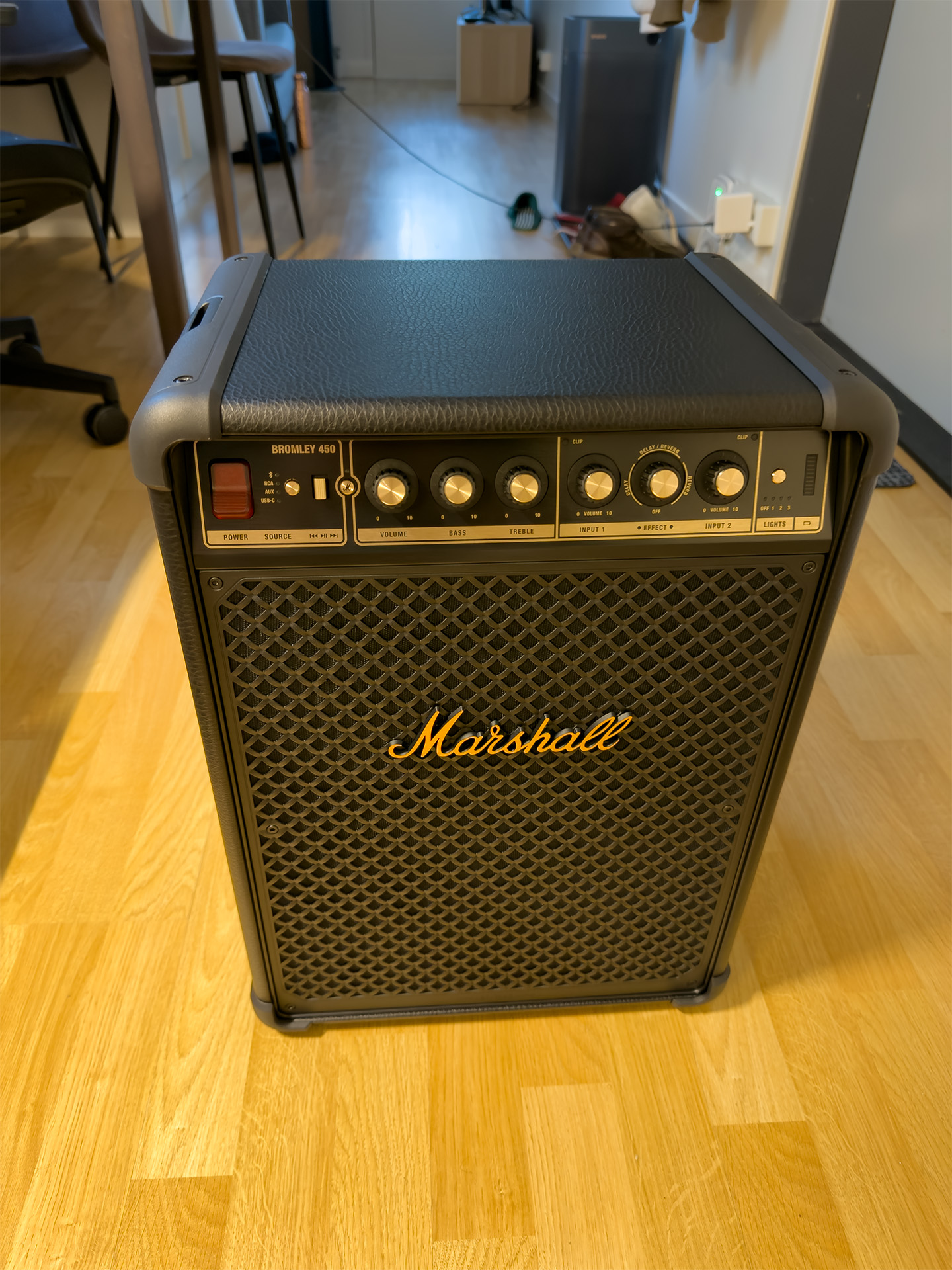 Marshall Bromley 450 stående på golvet