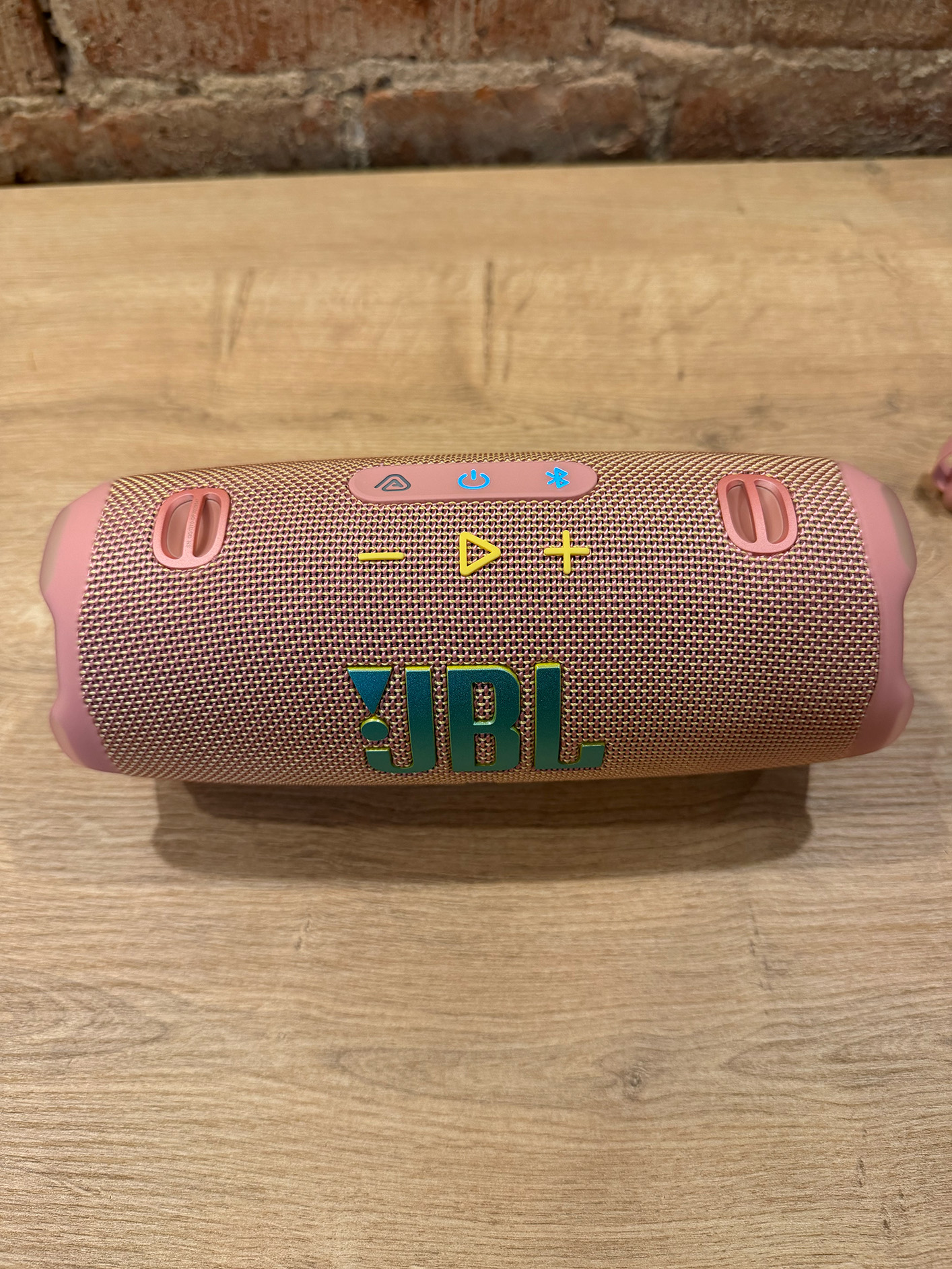 Fullständig JBL Charge 6 bluetooth högtalare framifrån