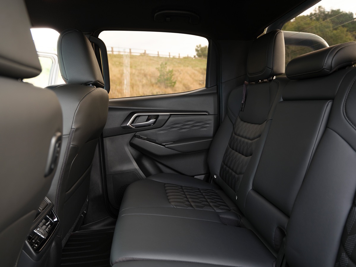 Interiör med baksäte i Isuzu D-Max BEV
