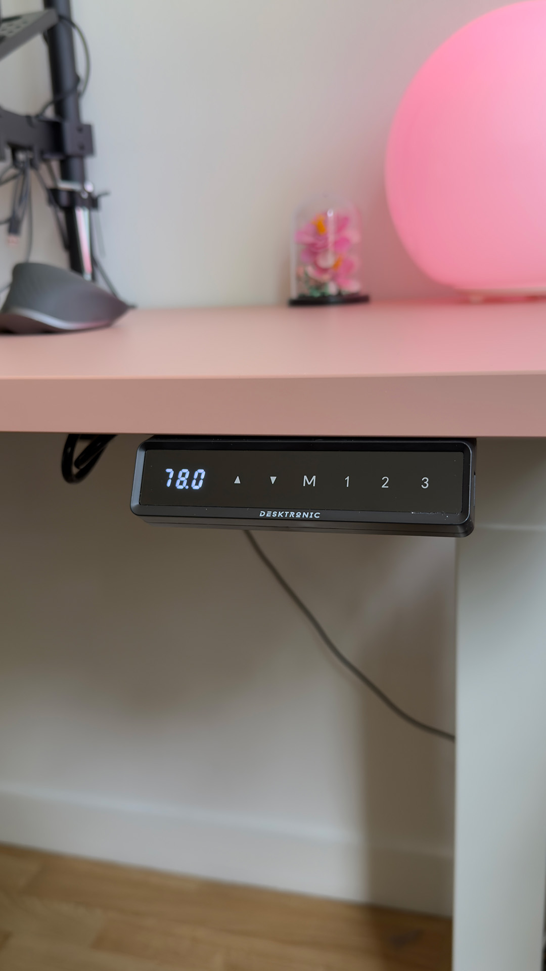 Desktronic homeone panel för att sänka:höja