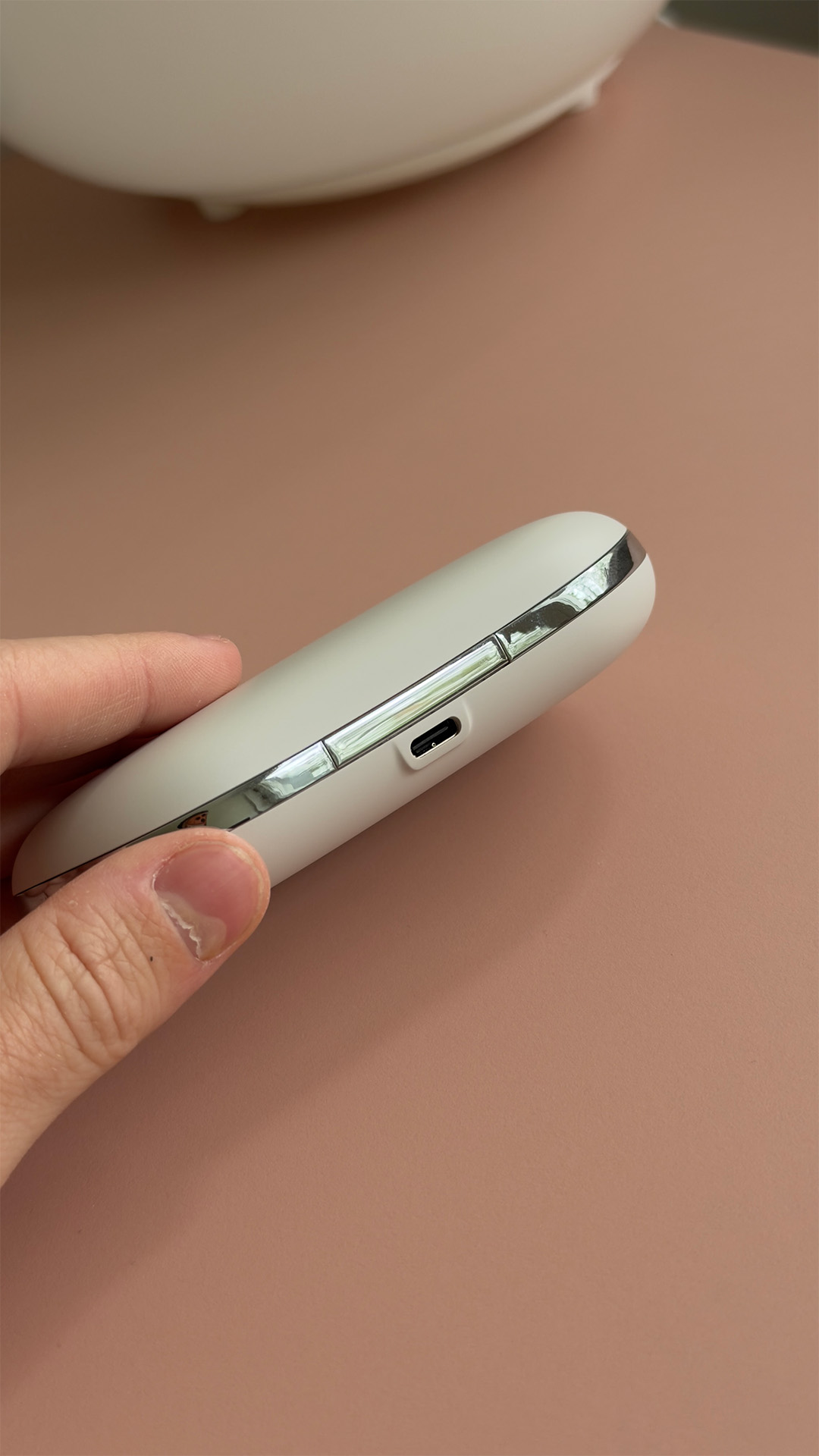 Laddfodral baksida med USB-C uttag