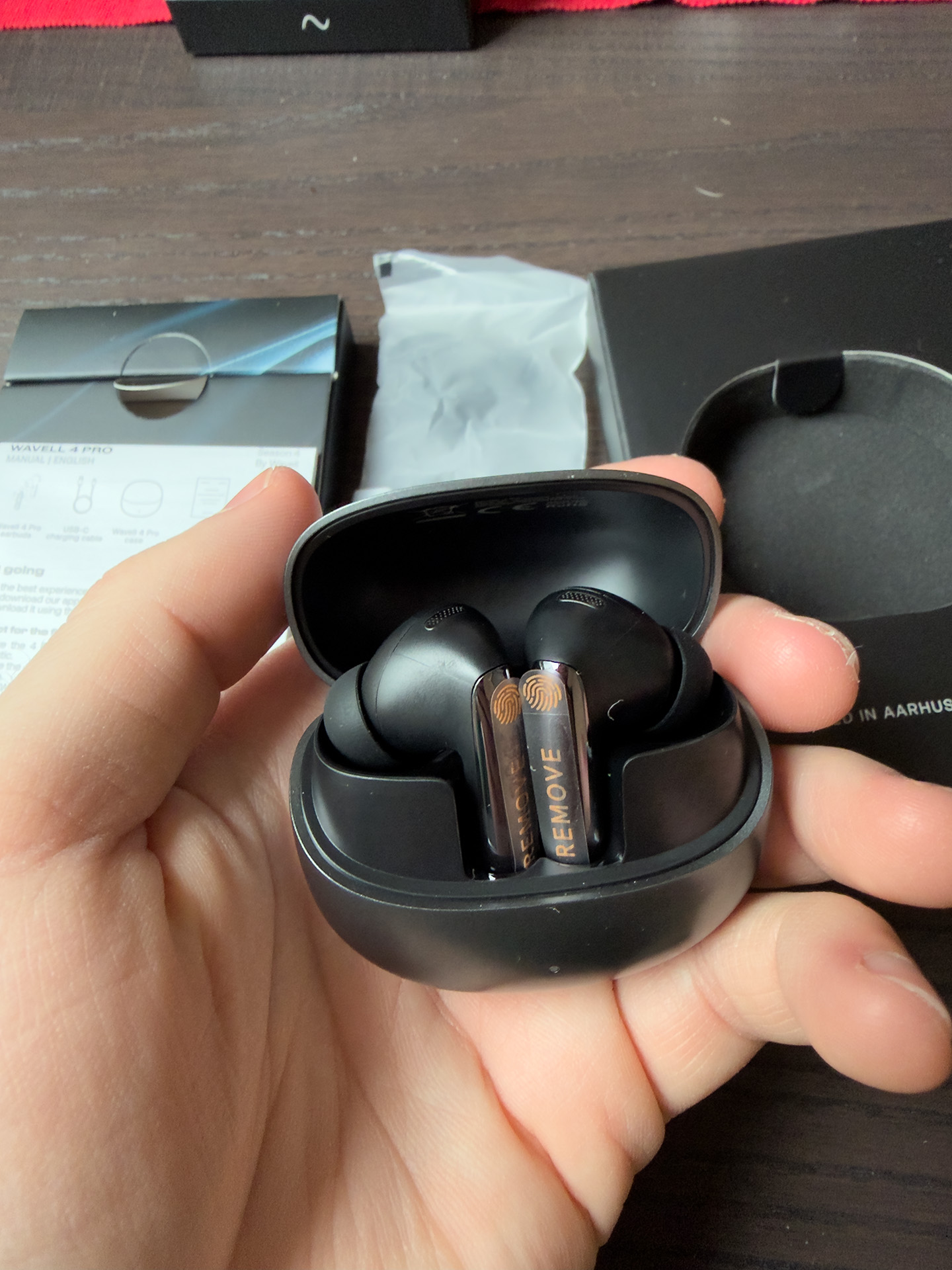 Wavell pro 4 in ear hörlurar i laddfodral