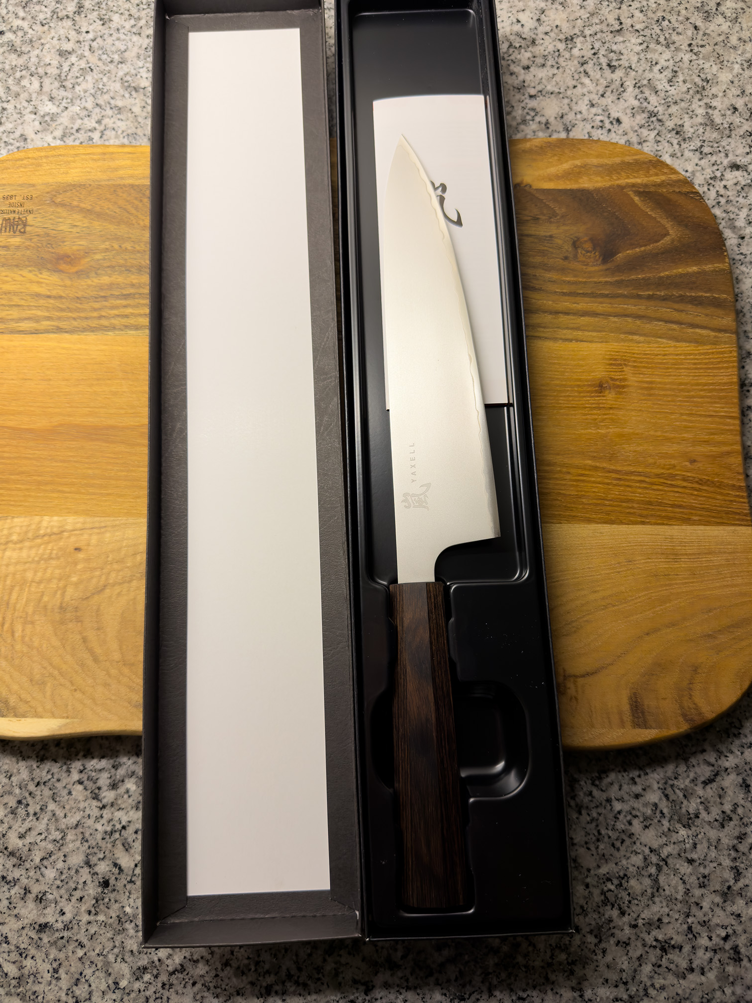 Yaxell kockkniv i förpackning