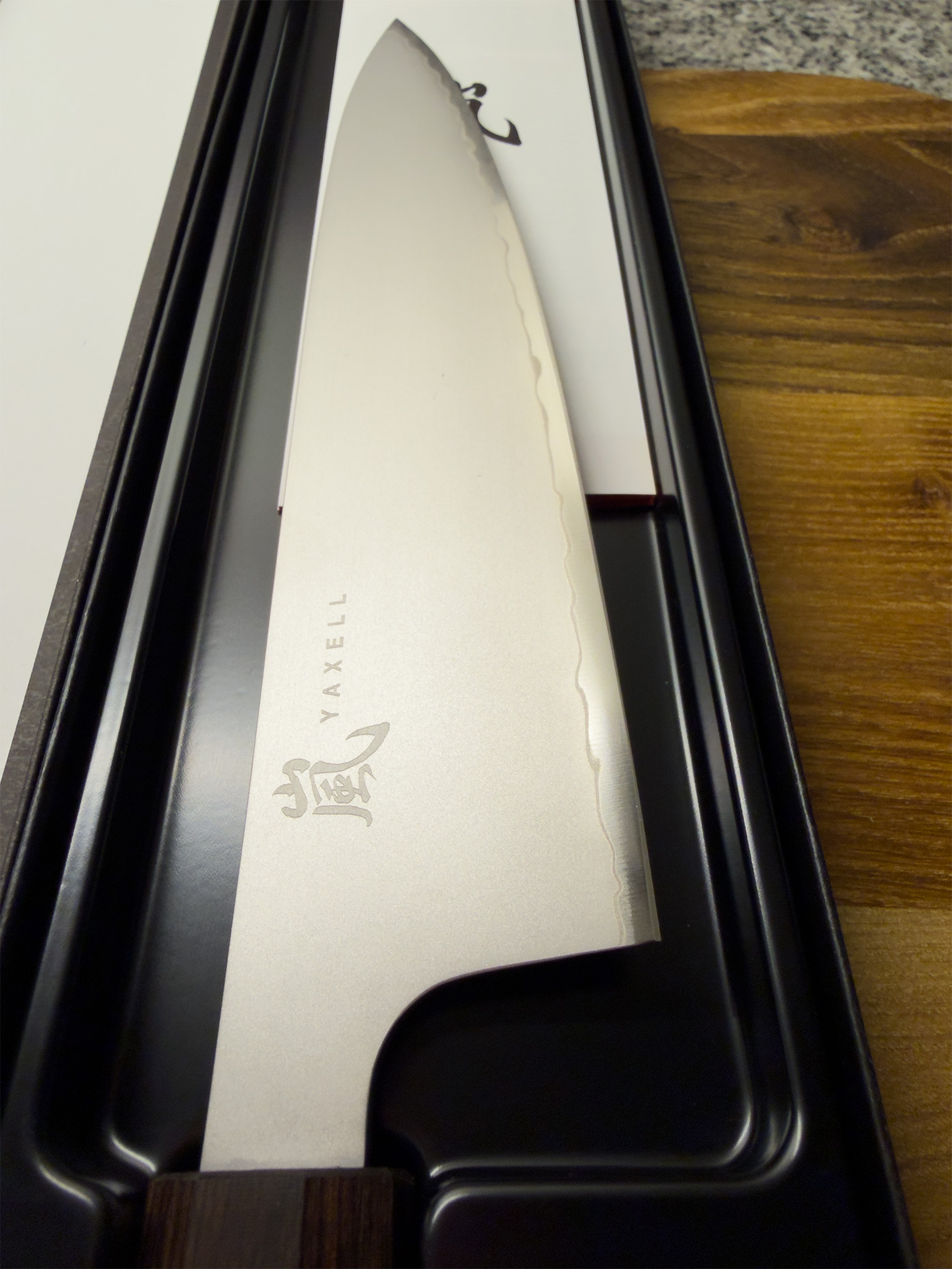 Yaxell kockkniv närbild
