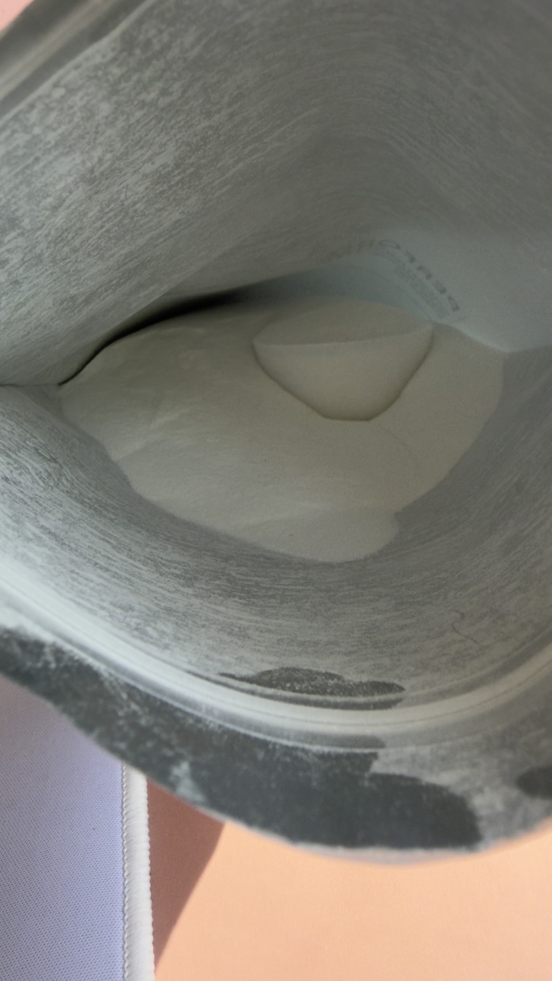 oppen-forpackning-proteinpulver-narbild